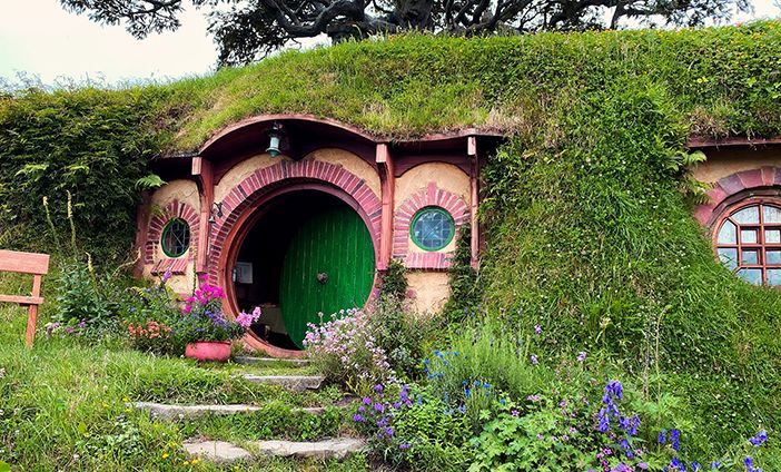 Visit-Hobbiton-movie-set-with-KING-Rentalcars.jpg