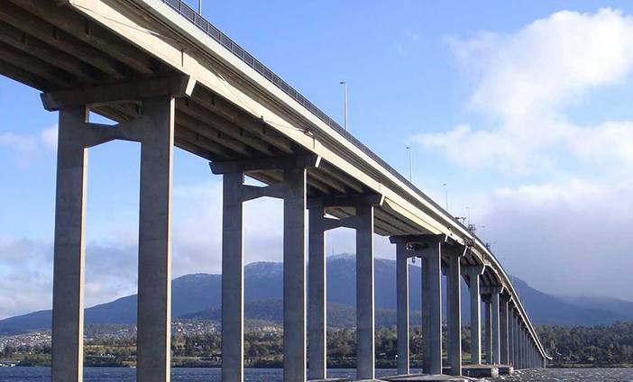 Explore-Tasman-Bridge-with-KING-Rentalcars.jpg