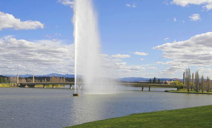 Visit-Lake-Burley-Griffin-with-KING-Rentalcars.jpg