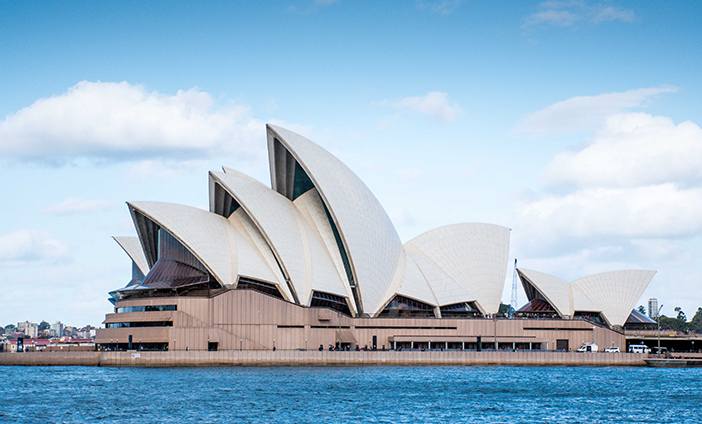 Visit-Sydney-Opera-House-with-KING-Rentalcars.jpg